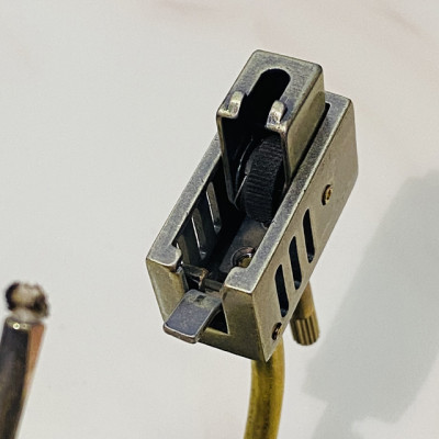 Vỏ Hột Quẹt Bật Lửa Thủ Công Để Bàn Thiết Kế Hình Chim Đẹp Độc Lạ - Dùng Xăng Đá Cao Cấp