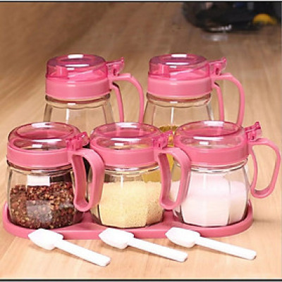 Combo 5 hủ đựng gia vị thủy tinh cao cấp kèm muỗng tiện lợi giúp không gian nhà bếp đẹp mắt và gọn gàng sạch sẽ , có hộp đựng sang trọng 
