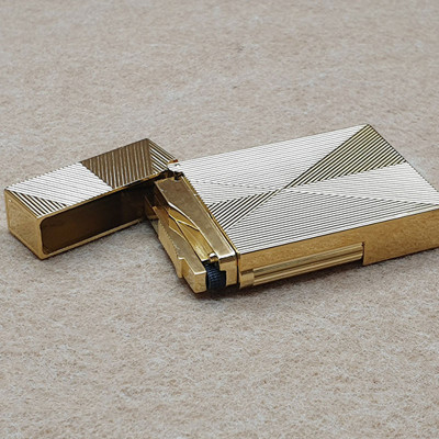 Vỏ Hột Quẹt Bật Lửa Upon Gas Đá D160T Họa Tiết Kẻ Hình Khối Đẹp Độc Lạ - Dùng Gas Đá Cao Cấp