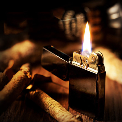 Vỏ Hột Quẹt Bật Lửa Xăng Đá Chief CF-003 Thiết Kế Mang Đậm Phong Cách Châu Âu Cao Cấp Đẹp Độc Lạ - Dùng Xăng Bấc Đá