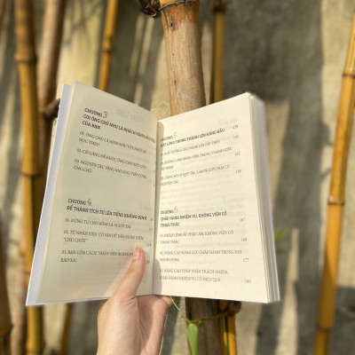 Sách- Bạn Còn Cách "Nhân Viên Hoàng Đế" Bao Xa? (ML)