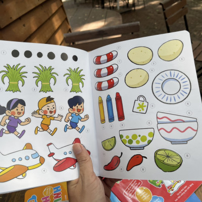 (Bộ 4 tập) DÁN HÌNH THÔNG MINH: Cho bé 1-5 tuổi sách tương tác vừa học vừa chơi – Phạm Ngọc Điệp – Nhã Nam – NXB Dân trí (Bìa mềm)