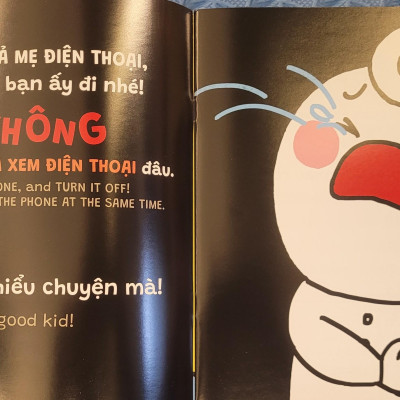 Sách Ehon Miu Bé Nhỏ Phần 4 Song Ngữ - Miu Bé Nhỏ Đừng Vừa Ăn Vừa Xem Điện Thoại Nhé