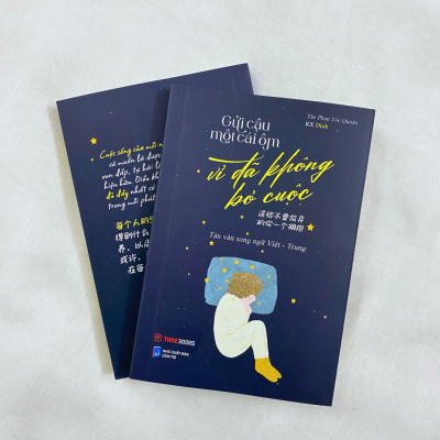Sách Gửi Cậu Một Cái Ôm Vì Đã Không Bỏ Cuộc - Phiên Bản Song Ngữ Việt Trung - The Phan Tóc Quoăn