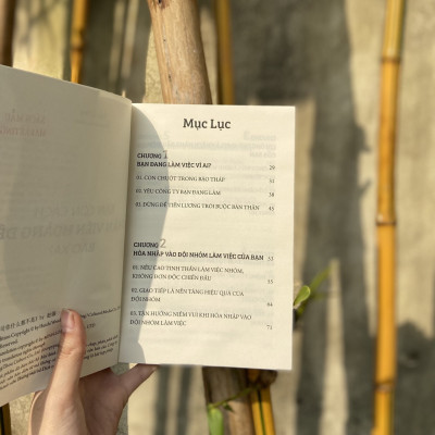 Sách- Bạn Còn Cách "Nhân Viên Hoàng Đế" Bao Xa? (ML)