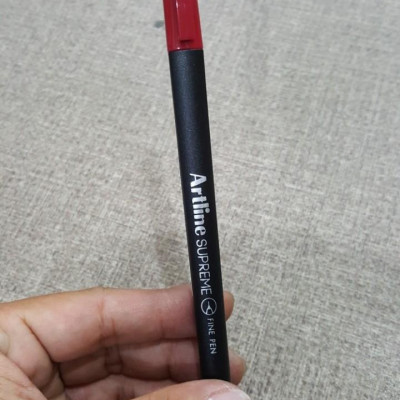 Bút Lông Kim Artline Supreme (0.4mm) - Đỏ Đậm