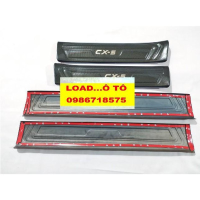 Ốp Bậc Cửa, Nẹp Bước Chân Trong Xe Mazda CX5 2022-2018 Mẫu Vân Carbon Cao Cấp