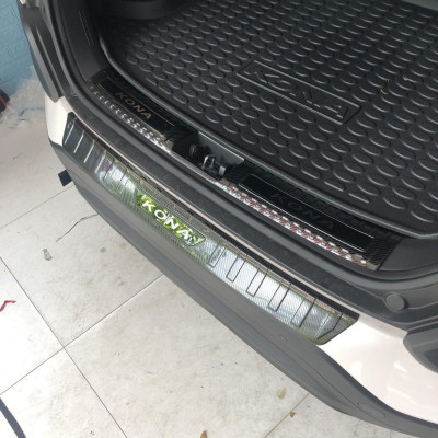 COMBO Nẹp bước chân và ốp chống trầy cốp Hyundai Kona vân Carbon