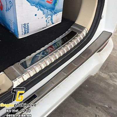 BỘ SẢN PHẨM Nẹp bước chân và ốp chống trầy cốp Mitsubishi Xpander - Mẫu Inox