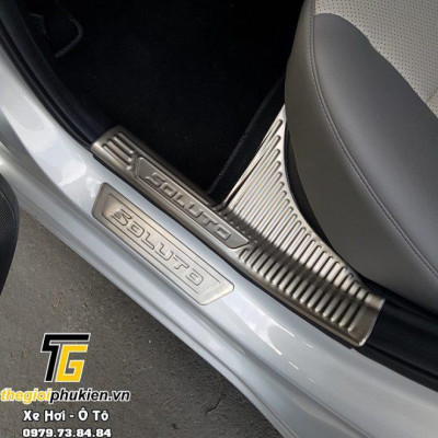 BỘ SẢN PHẨM Nẹp bước chân và ốp chống trầy cốp cho Kia Soluto - Mẫu Inox