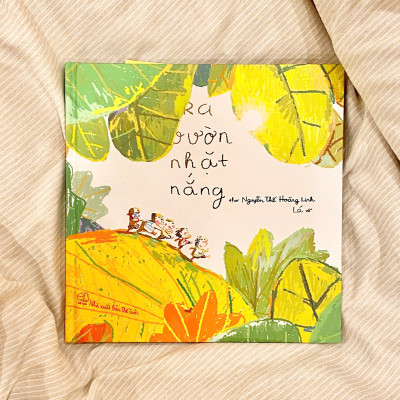 Ra Vườn Nhặt Nắng (Những Vần Thơ Sưởi Ấm Tâm Hồn)