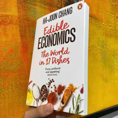 Sách - Edible Economics: A Hungry Economist Explains the World by Ha-Joon Chang - Kinh tế, Kinh doanh tiếng Anh / Business & Economics / Politics / Finance English Book