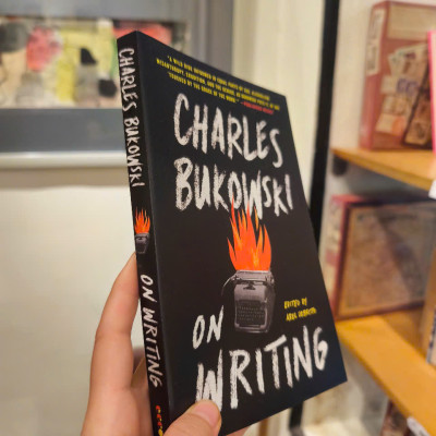 Sách - On Writing by Charles Bukowski: Novelists, Poets & Playwrights - A Biography