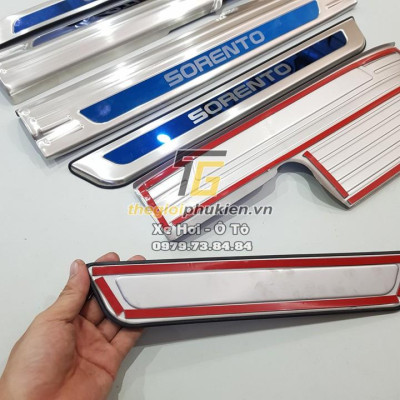 Bộ Ốp bậc, Nẹp bước chân Kia Sorento 2021 - Mẫu INOX