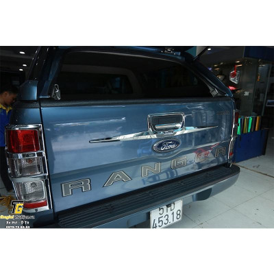 Ốp trang trí tay mở cốp sau Ford Ranger 2015-2021 mạ Crom