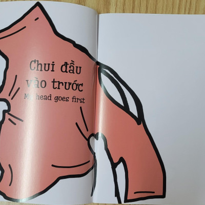 Sách Ehon Miu Miu Tự Lập Phần 1 Song Ngữ - Mặc Quần Áo