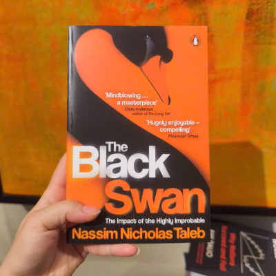 Sách - The Black Swan: The Impact of the Highly Improbable by Nassim Nicholas Taleb - Nonfiction / Economics