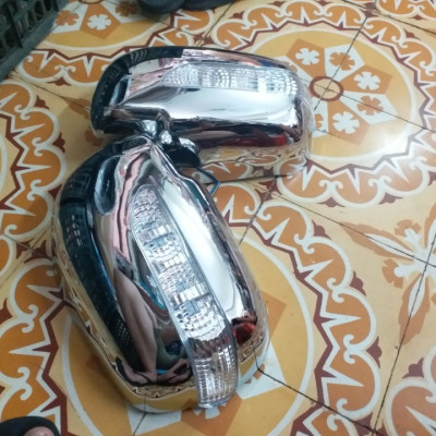 Ốp gương có đèn xe toyota innova