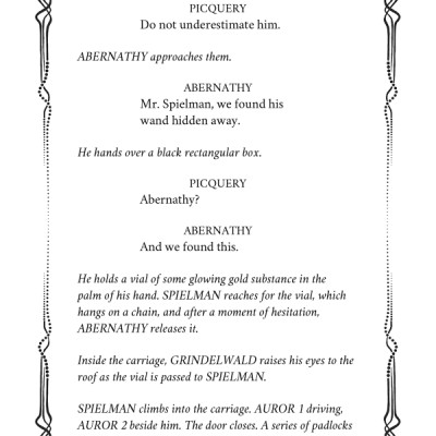 Fantastic Beasts: The Crimes of Grindelwald - The Original Screenplay (Hardback) -Tội ác của Grindelwald - Kịch bản gốc