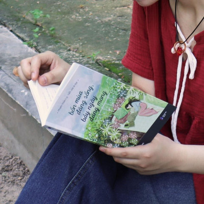 Bốn Mùa Đáng Sống, Bảy Ngày Đáng Mong - Bản Quyền