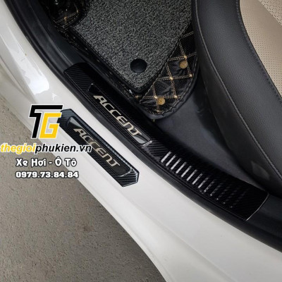 COMBO Nẹp bước chân và ốp chống trầy cốp Hyundai Accemt 2018-2020 vân Carbon