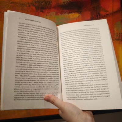 Sách - When the Heavens Went on Sale: The Misfits and Geniuses Racing to Put Space Within Reach by Ashlee Vance/Best Nonfiction/Paperback US