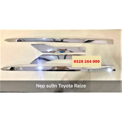 Ốp nẹp sườn, ốp hông xe Toyota Raize 2021- 2022 Mẫu nhựa ABS mạ crom sáng bóng
