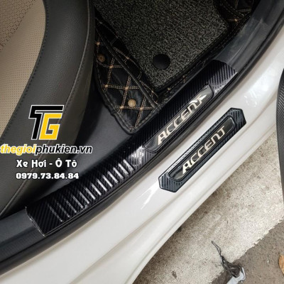 COMBO Nẹp bước chân và ốp chống trầy cốp Hyundai Accemt 2018-2020 vân Carbon