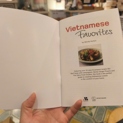 Sách - Vietnameese Favorites by Wendy Hutton - Periplus Mini Cookbooks