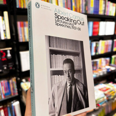 Sách - Speaking Out Lectures and Speeches, 1973-58 by Albert Camus - Penguin Modern Classics - Noble Prize
