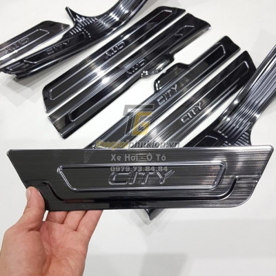 BỘ SẢN PHẨM Nẹp bước chân và ốp chống trầy cốp Honda City 2021 - Mẫu Titan