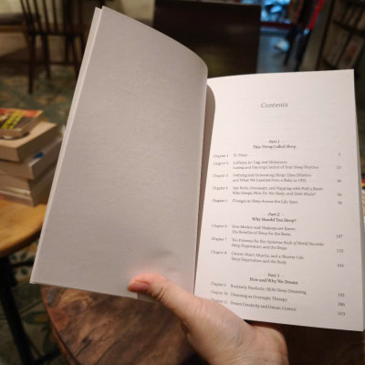 Sách - Why We Sleep: The New Science of Sleep and Dreams by Matthew Walker - Nonfiction / Science / Health in English