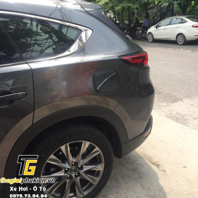 Ốp nắp đậy bình xăng Mazda CX8, CX-8 vân Carbon