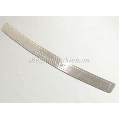 Bộ sản phẩm ỐP BẬC CỐP VÀ BẬC CỬA Inox xe Toyota Fortuner 2017-2019
