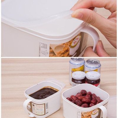 Hộp đựng bảo quản nắp mềm có tay cầm tiện lợi màu trắng ( dung tích 800ML ) - Hàng nội địa Nhật Bản.