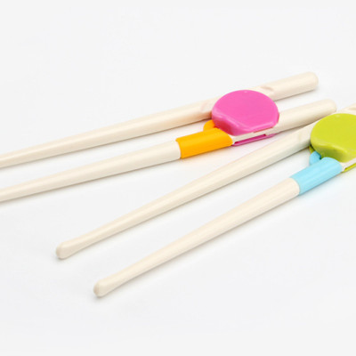 Đũa tập ăn cho bé tiêu chuẩn xuất Nhật đặt biệt an toàn cho trẻ - Hàng chính hãng ( giao màu ngẫu nhiên)
