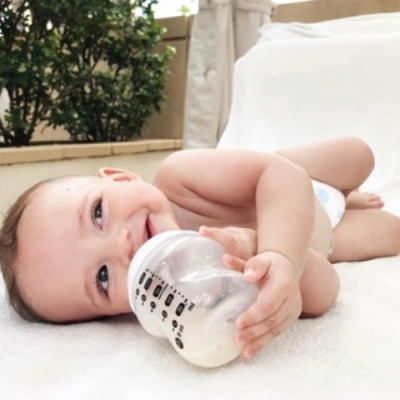 Combo Bình Sữa Tommee Tippee Natural Start Ty Siêu Mềm Tự Nhiên 260ml & Núm Ty Silicon Thay Thế 6M+
