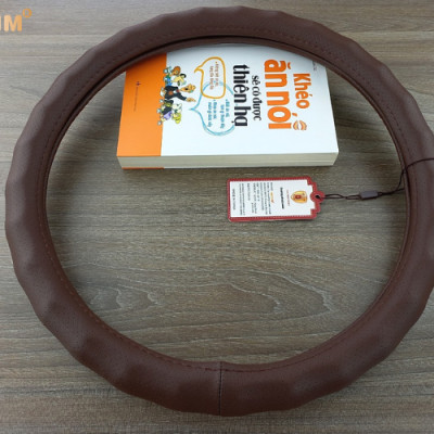 Bọc vô lăng cao cấp Macsim mã 8890 màu coffee - Chất liệu da thật 100%, khâu tay thủ công size M