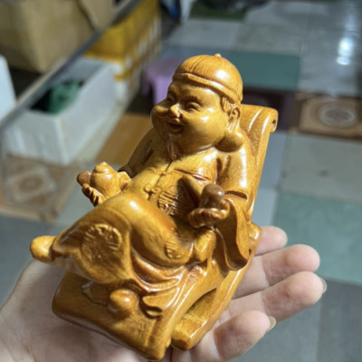 Tượng ông thương gia bằng gỗ bách xanh thơm nức kt 15×7×8cm  