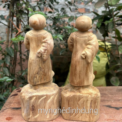 Tượng chú tiểu tùy duyên bằng gỗ ngọc am thơm nức kt cao 20cm 