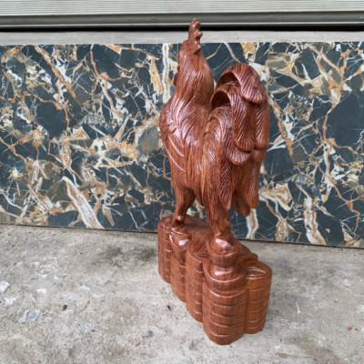 Tượng con gà trống bằng gỗ hương cao 20x10×5cm