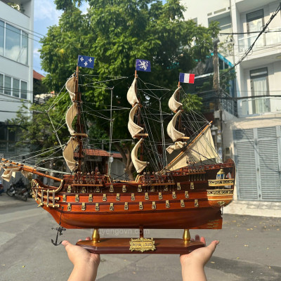 Thuyền gỗ trang trí ROYAL LOUIS, mô hình thuyền gỗ phong thủy chất liệu gỗ tràm nhiều kích thước
