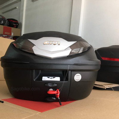 Thùng givi B360NT, thùng 36 lit kèm đế MP70N và ốc gắn
