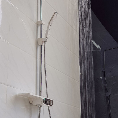 Bộ sen cây tắm đứng nóng lạnh Eurolife EL-S911 (Trắng - hồng)