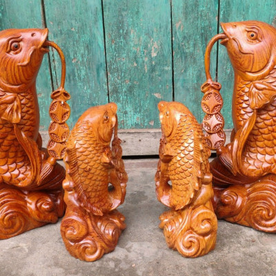 Cặp cá song ngư bằng gỗ hương đá kt cao 20×11×7cm