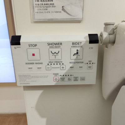 Nắp bồn cầu tự rửa điện tử thông minh điều khiển từ xa xịt rửa, vệ sinh phụ nữ INAX CW-KA22AVN (Hàng chính hãng)