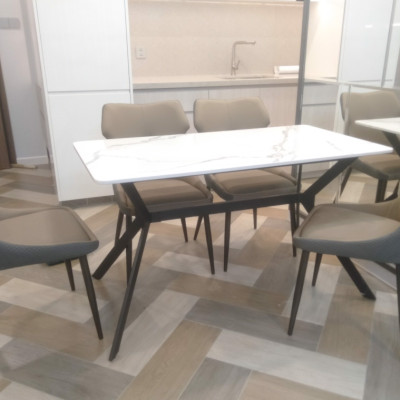 Bàn ăn mặt đá cẩm thạch Juno Sofa chân xương cá hiện đại