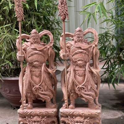 Tượng quan công cầm đao đứng trên đầu hổ phù kt cao 40