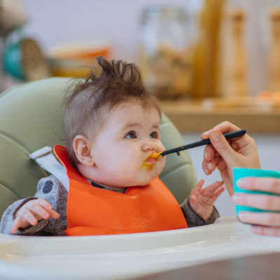 Thìa ăn dặm có báo nhiệt Tommee Tippee Heat Sense, cho bé từ 4 tháng