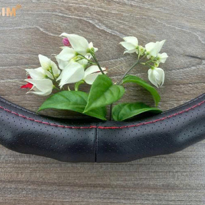 Bọc vô lăng cao cấp Macsim mã 8890 màu đen chỉ đỏ - Chất liệu da thật 100%, khâu tay thủ công size M